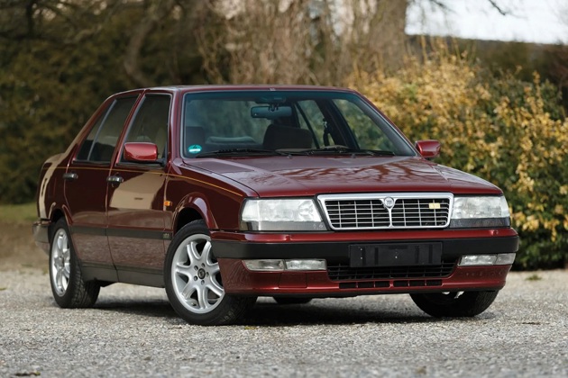 A maroon Lancia Thema 8.32