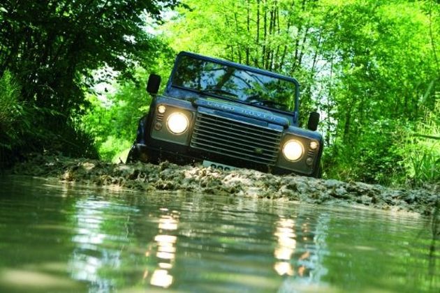landrover-defender-v8-content-image