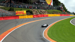 h-2011-f1-rb7-car-sebastian-vettel-renault-eau-rouge-belgium