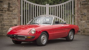 A red Alfa Romeo Spider S2 2000 Veloce