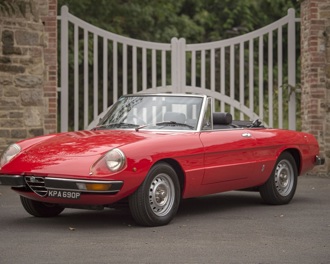 A red Alfa Romeo Spider S2 2000 Veloce