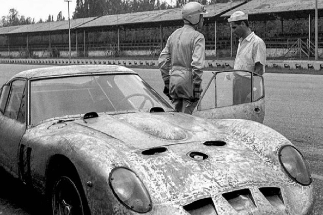 monochrome-ferrari-250gto-prototype-at-test-pits-with-giotto-bizzarrini-and-willy-mairesse-courtesy-bizzarrini