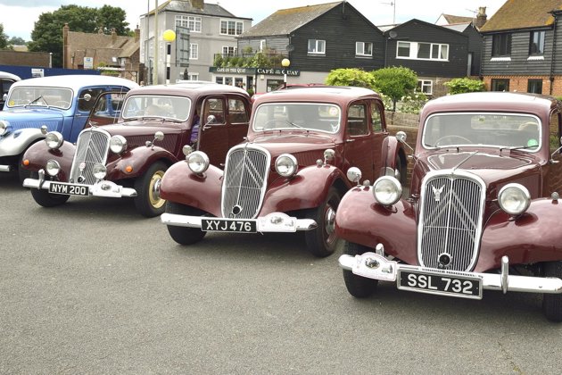 _DSC4950%20Three%20maroons%20in%20a%20row