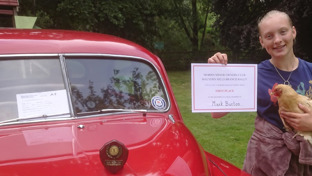 header-molly-burton-holding-buttercup-the-hen-and-a-1st-place-certificate-for-a