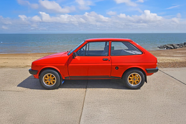 Red Ford 1976 to 1973 Fiesta