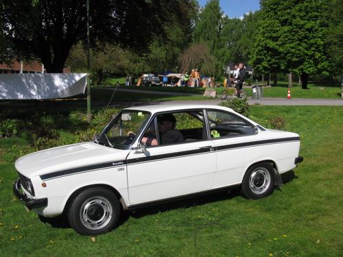 A white DAF on a sunny day