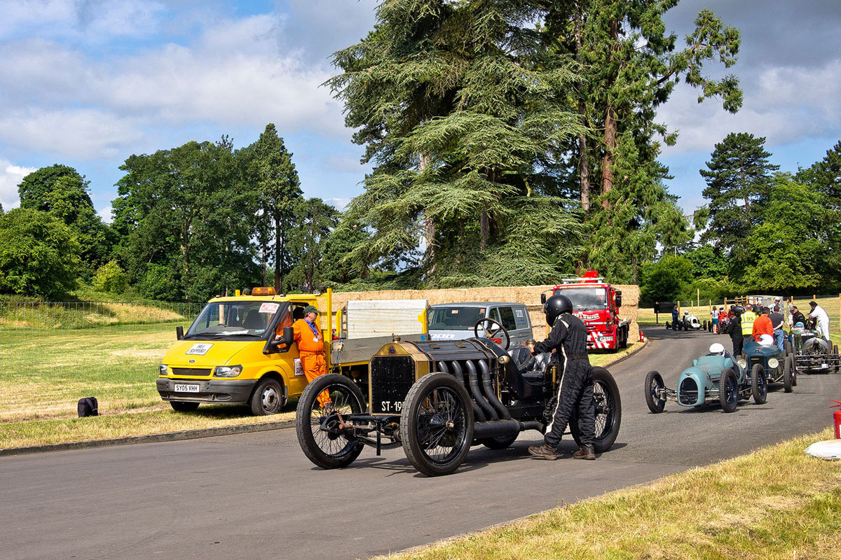 Vintage convoy on the track