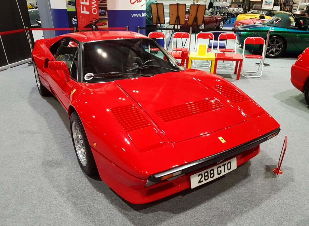 Red Ferrari 288 GTO