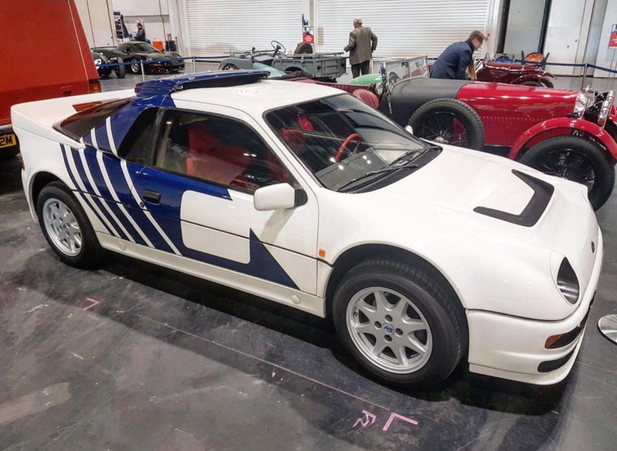 A white and blue Ford RS200