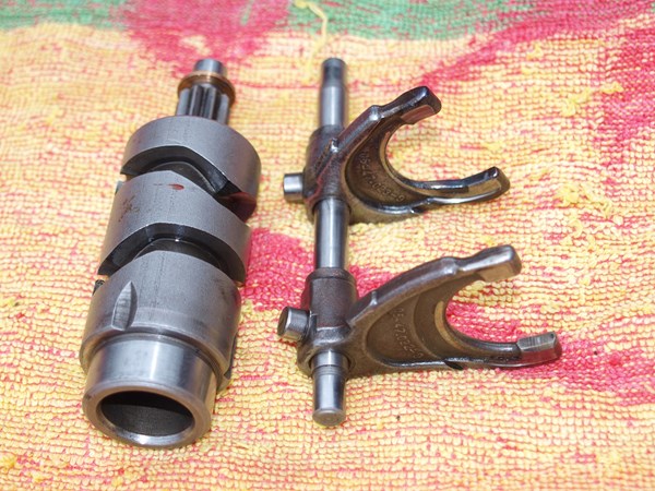 The selector drum and the selector forks