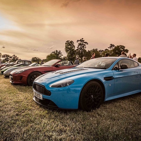 Aston Martin V12 Vantage AMR