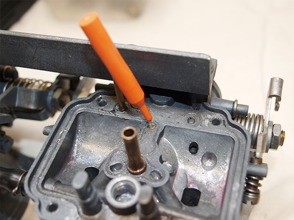 Using a inter-dental brush to clean the carb parts