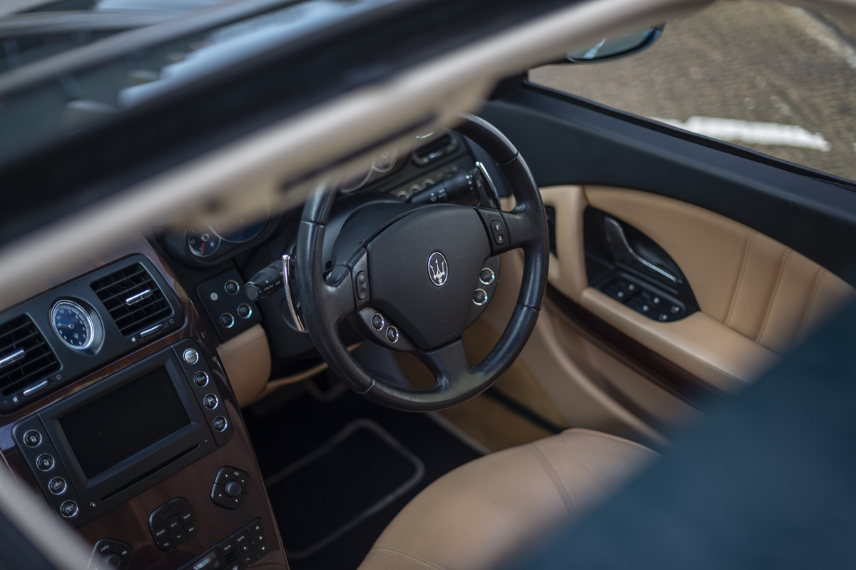 Interior of 2005 Maserati Quattroporteex