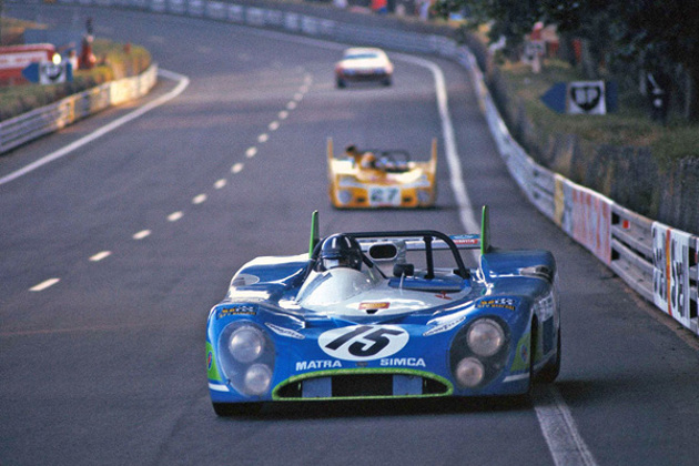 graham-hill-driving-f1-matra-simca-ms670-at-1972-le-mans