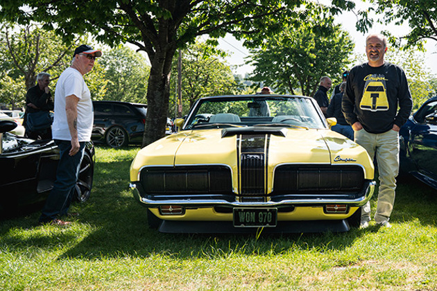 yellow-1970-mercury-cougar-black-racing-stripe-down-centre