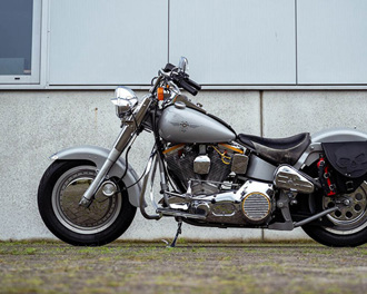 silver-harley-davidson-fat-boy-hiroshima
