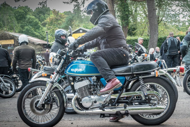 scott-linford-firing-up-his-suzuki-t500