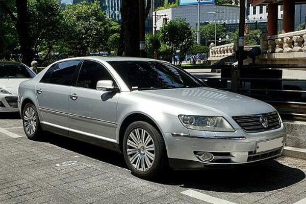 Silver 2001 16 Volkswagen Phaeton