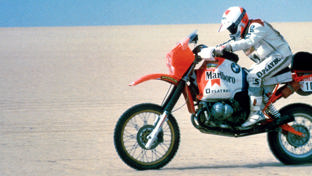 header-1980s-bmw-r-80-gs-motorbike-on-sand