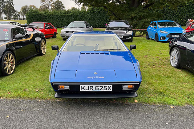 early-80s-blue-lotus-esprit-turboon-grass-at-chateau-impney
