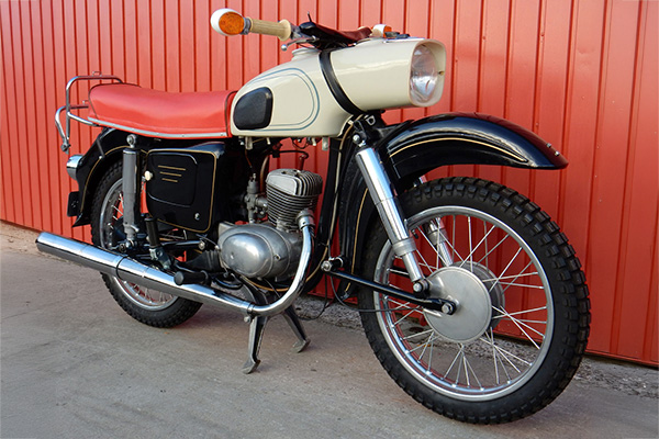 Red Cream Black 1965 Mz Es150 Motorbike Credit H&H Classics
