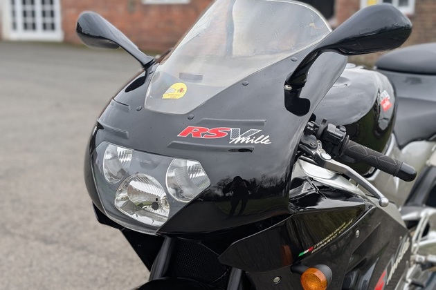 Front view of a Aprilia RSV 1000 Mille