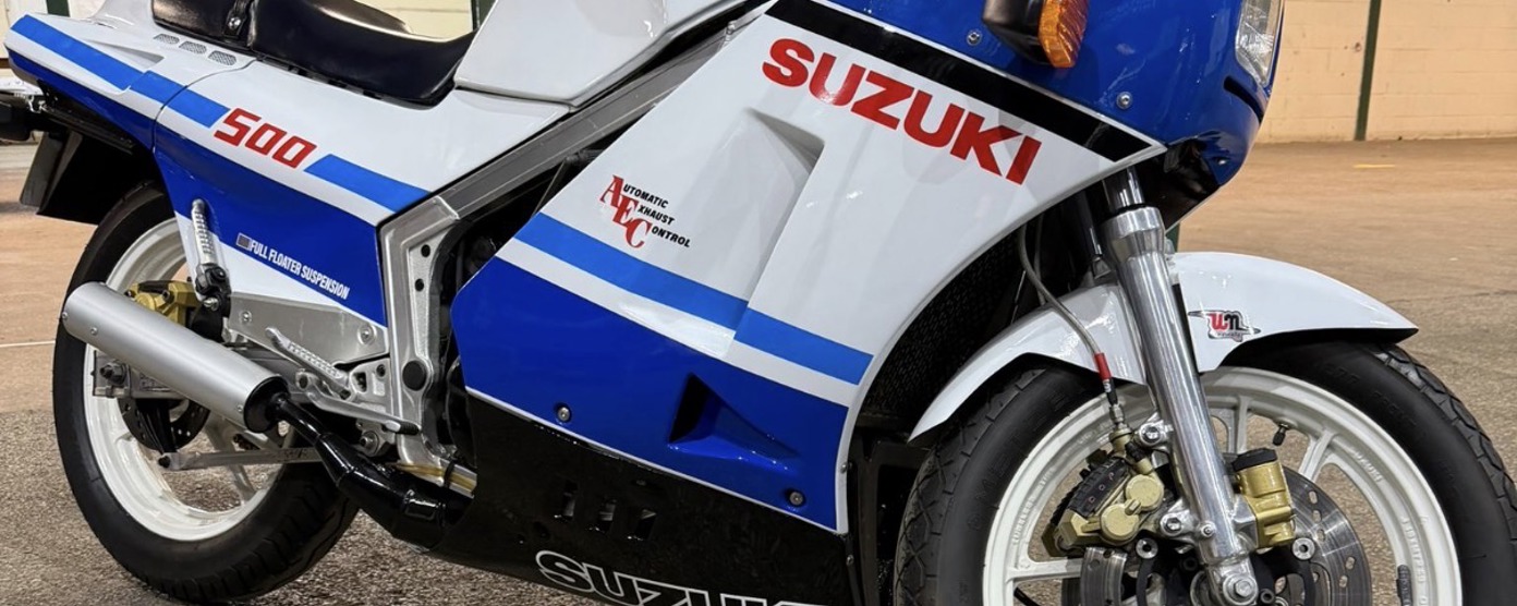 A blue and white Suzuki 500