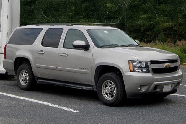 2007-grey-chevrolet-suburban-gmt900
