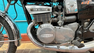 Close up of a 1976 Suzuki GT380 engine