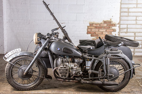 MBW R75 Motorbike With A Sidecar With A Mounted Machine Gun