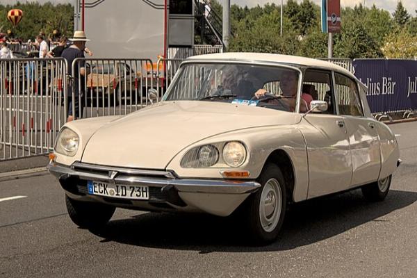 1955 - 1975 Cream Citroen DS