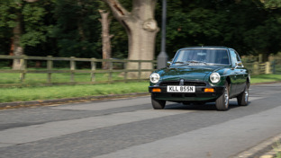 header-racing-green-mg-mgb-driving