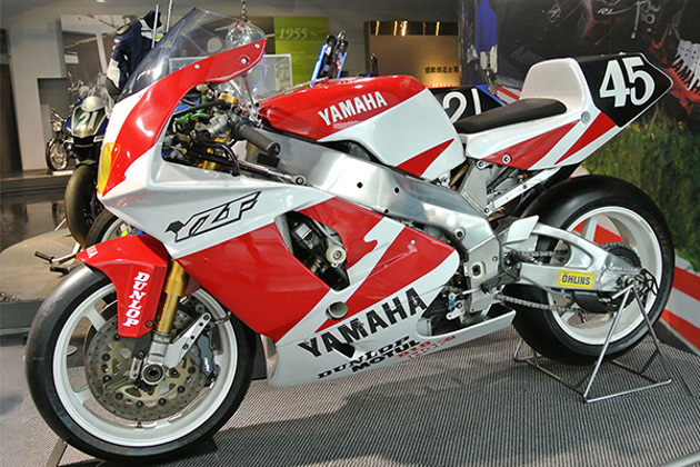 red-and-white-1993-to-1998-yamaha-yzf750