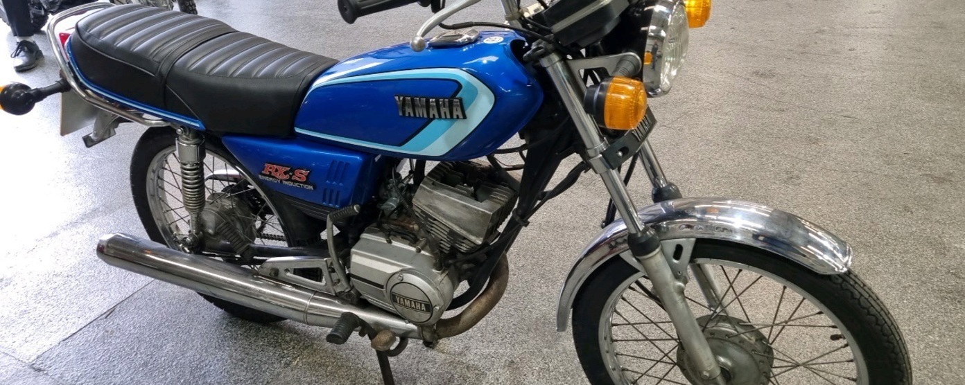 Blue Yamaha motorcycle 