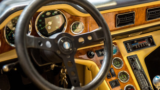 header-interior-yellow-1971-1992-de-tomaso-panterajpgjpg