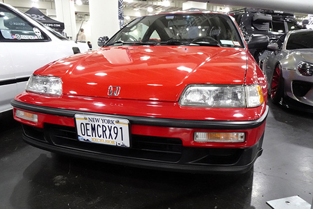 red-1988-1991-honda-cr-x-in-a-car-park