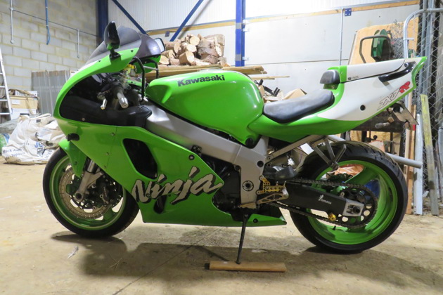 kawasaki-zx-7r-credit-iconic-auctioneers-5
