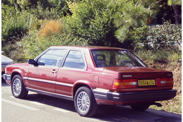 dark-red-1985-1990-volvo-780