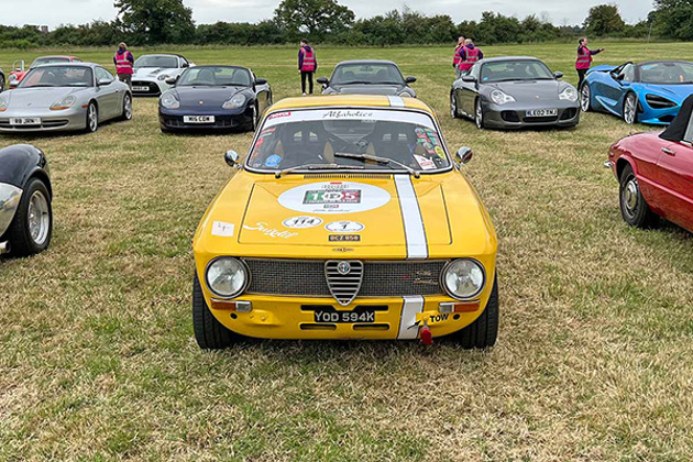 yellow-alfa-romeo-gti-junior
