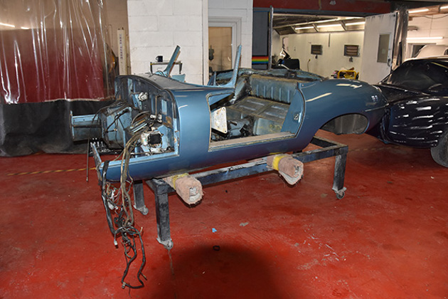 rear-chassis-of-a-blue-jaguar-e-type