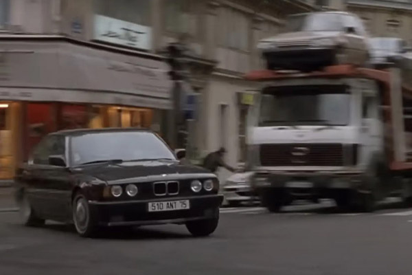 Carbon Black BMW 5 Series E34 Serving before a Merc Car Transport Truck in the film Ronin