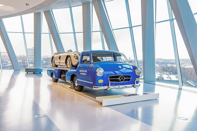 1955-mercedes-benz-300slr-rennsportwagen-carrying-a-rennwagen-schnell-transport-1955-blue-wonder-r-side-front-on-display-at-the-mercedes-museum