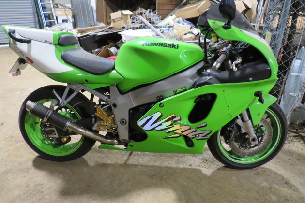 kawasaki-zx-7r-credit-iconic-auctioneers-1