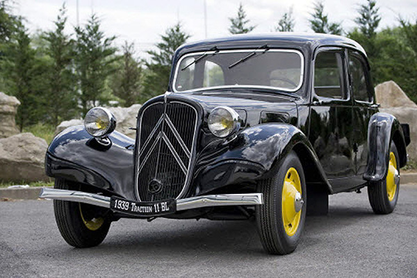 Black Citroen Traction Avant with yellow hub