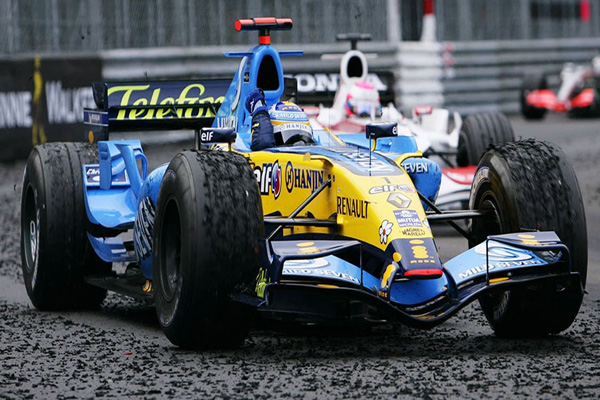 F1 Fernando Alonso Driving F1 Renault R26 At 2005 Le Mans